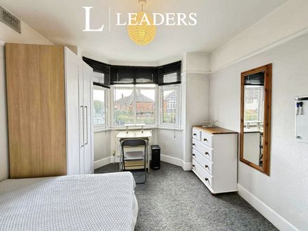 6 bedroom house to rent Namu Road, Bournemouth, BH9 - Photo 3