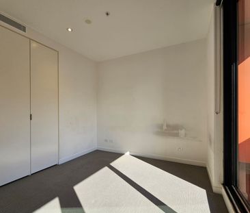 CONVENIENT LIVING IN THE HEART OF CARLTON - Photo 2