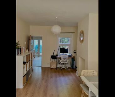 1 Bed Terraced House, Addison Road, RG1 - Photo 2