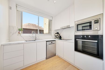 Stylish Apartment in Boutique Block - Option for Furnished or Unfurnished! - Photo 5