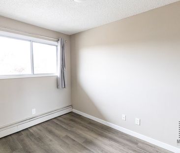 1913 11 Avenue SW, Calgary - Photo 3