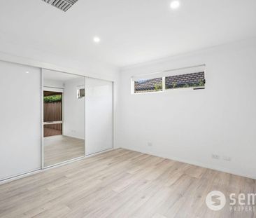 Street Front Villa - Photo 6