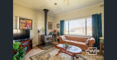 Neat & Versatile Family Home - Photo 2