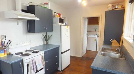 Lovely three bedroom home plus sleepout - Photo 4