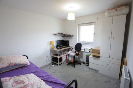 3 bedroom end of terrace house to rent - Photo 4