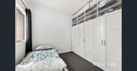 A Modern Top-Level Apartment with Stunning City Views - Photo 4