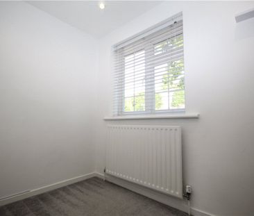Larksfield, Englefield Green, Egham, Surrey, TW20 0RA - Photo 2