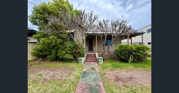 Charming Family Home in Wiley Park!! - Photo 1