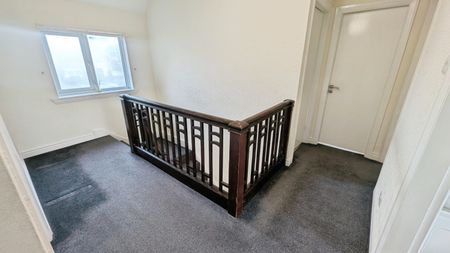 4 bedroom House To Let - Photo 4