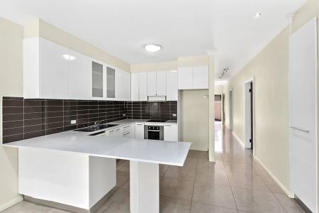 Private, Quite & Convenient Located Home - Photo 3