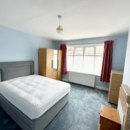 Room in a Shared House, Dovercourt Avenue, CR7 - Photo 4