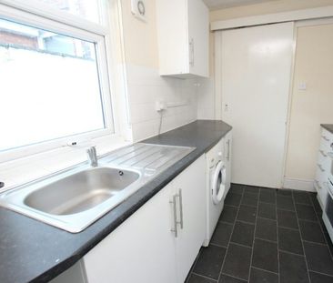 Terraced House to rent on - Photo 6