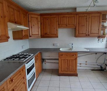 3 bedroom end of terrace house to rent - Photo 5