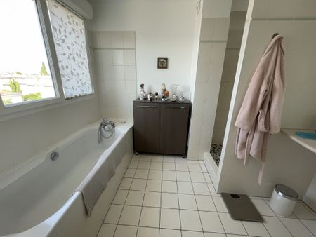 Location Appartement 4 pièces 139m² BORDEAUX 33000 - Photo 5
