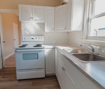 SPACIOUS 2 BEDROOM APARTMENT FOR RENT IN WELLAND!! - Photo 6
