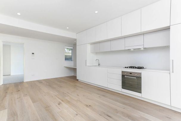 ARCHITECTURALLY-DESIGNED LUXURY APARTMENT WITH A PEACEFUL, LEAFY OUTLOOK | 2 BEDROOM WITH STUDY - Photo 1