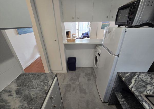 Apartamento T2, com varanda, perto do mar, Albufeira, Algarve