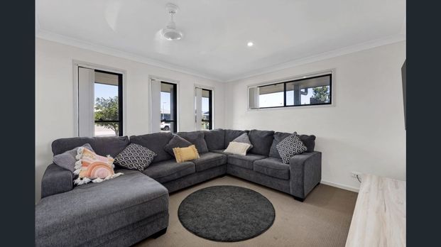 Spacious 4-Bedroom, 2-Living Gem with Solar - Photo 1