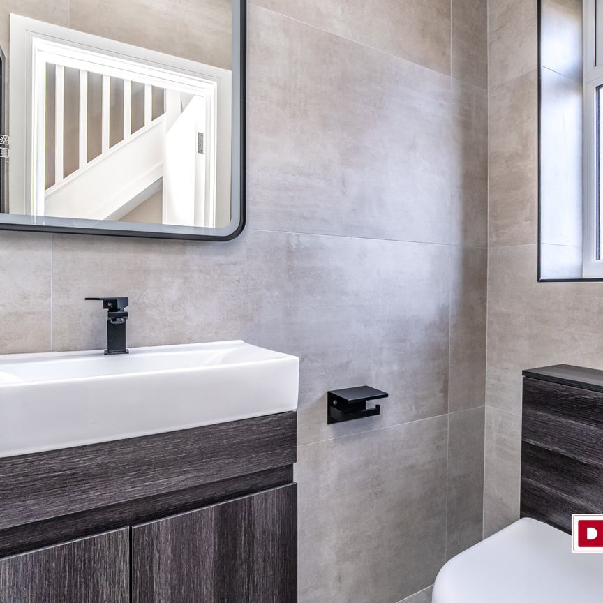 Fourth Avenue, E12, London - Photo 1