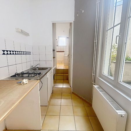 Appartement à louer - REIMS- RUE RUINART DE BRIMONT - Photo 3