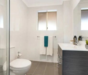 “Oversized apartment with double garage in a prime location” - Photo 6