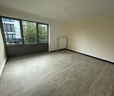 Gelijkvloers appartement met 2 slaapkamers en garage - Foto 2