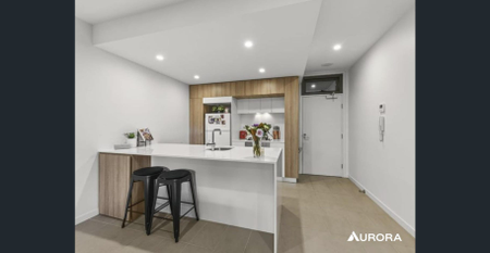 Luxury Ground-Floor Apartment with Expansive Courtyard in Prestigious Hamilton Reach - Photo 4