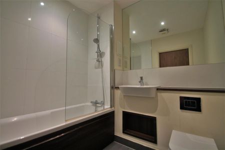 1 bedroom Flat To Let - Photo 4