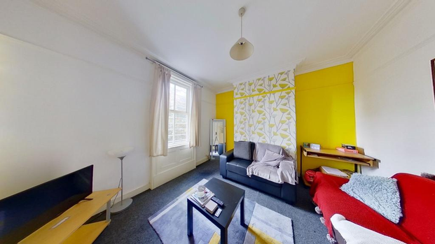 4 bedroom ground floor flat to rent - Photo 1