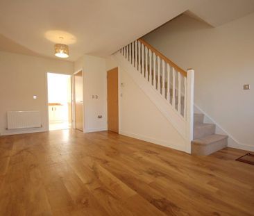 2 bedroom end of terrace house to rent - Photo 1