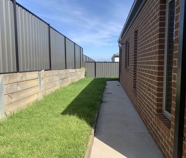 Spacious 4-Bedroom Home in Mernda - Photo 4