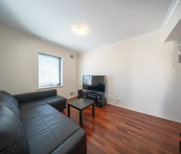 Partially Furnished 1 bed apartment with A/C - Photo 1