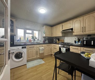 Southwell Avenue, Northolt - Photo 5