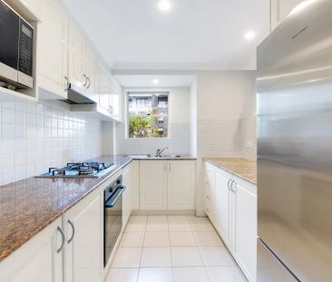 Dual Level Spacious Apartment In Convenient Location - Photo 6