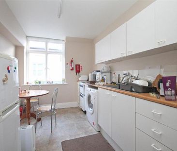 2 bedroom private hall to rent - Photo 5