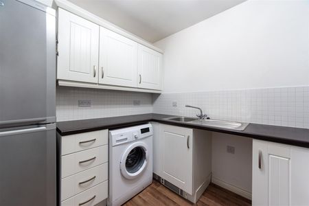 2 bed apartment to rent in Ashover Road, Kenton, NE3 - Photo 3