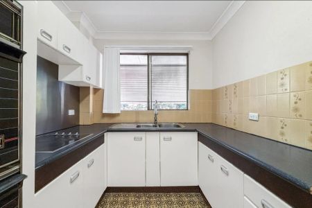 Cosy Two-Bedroom Apartment in a Prime Location - Photo 3