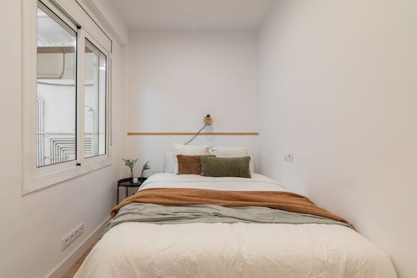 Carrer de Balmes, Barcelona, Catalonia 08006 - Photo 1