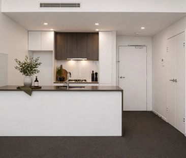 Superior North Facing Top Floor Penthouse - Photo 5