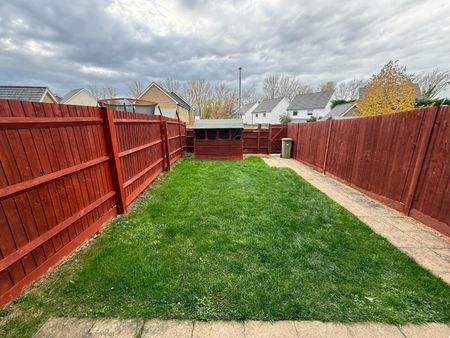 3 Bed House - Terraced - Photo 4
