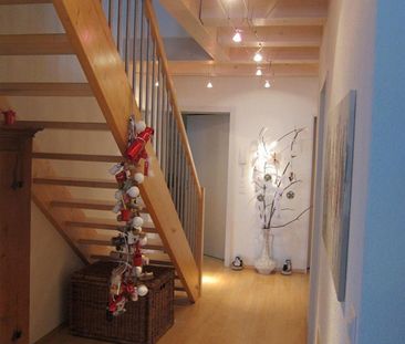 Lots of charm and lake views - Photo 4