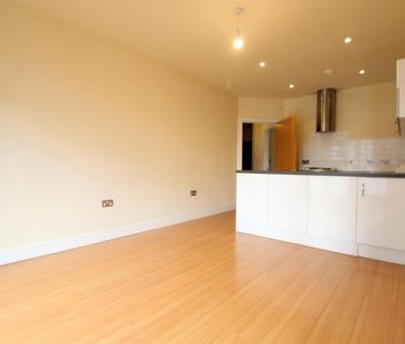 Goldsworth Road, Woking, Surrey, GU21 6JY - Photo 1