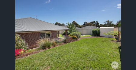 PREMIER FAMILY LIVING WITH STYLE, COMFORT AND CONVENIENCE! - Photo 2