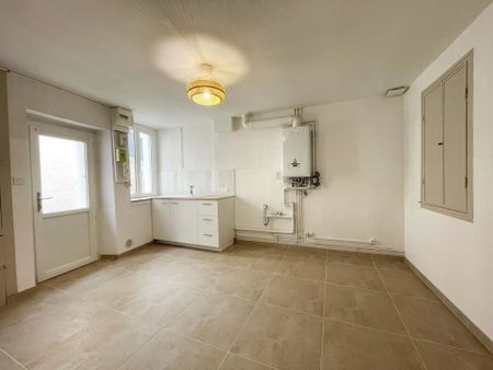 Location Maison 2 pièces 44m² LE MAY SUR EVRE 49122 - Photo 4