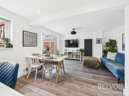 4 bedroom detached house to rent - Photo 1