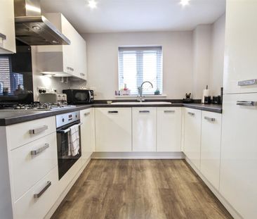 2 Bedroom Flat / Apartment to let - Photo 6