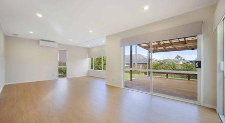 Modern 4-Bedroom Beauty in Wiri - Photo 4