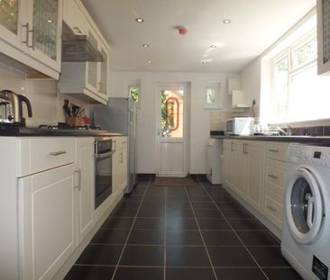 1 bedroom in a house share to rent - Photo 2