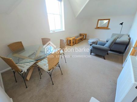 2 bedroom flat to rent - Photo 2