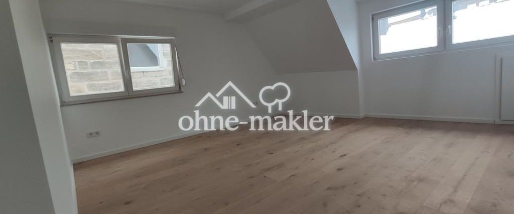 Exklusives Wohnen nach Sanierung: Helle 3-Zimmer-DG-Wohnung mit Balkon & Parkett in Schnaittach - Foto 1